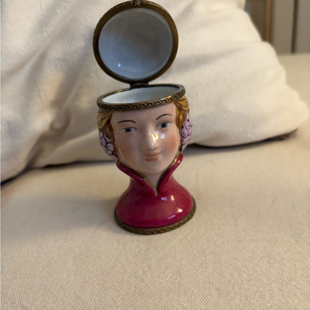 Vintage Limoges Gold-Trimmed Ceramic Lady - Picture 3 of 10